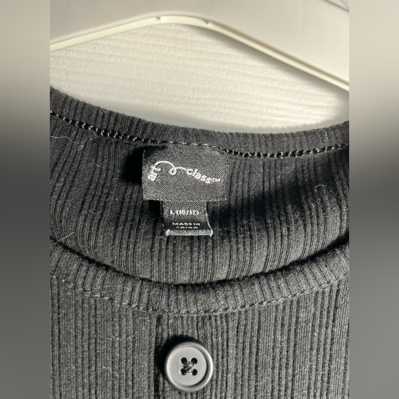 Black dress - Picture 3 of 4